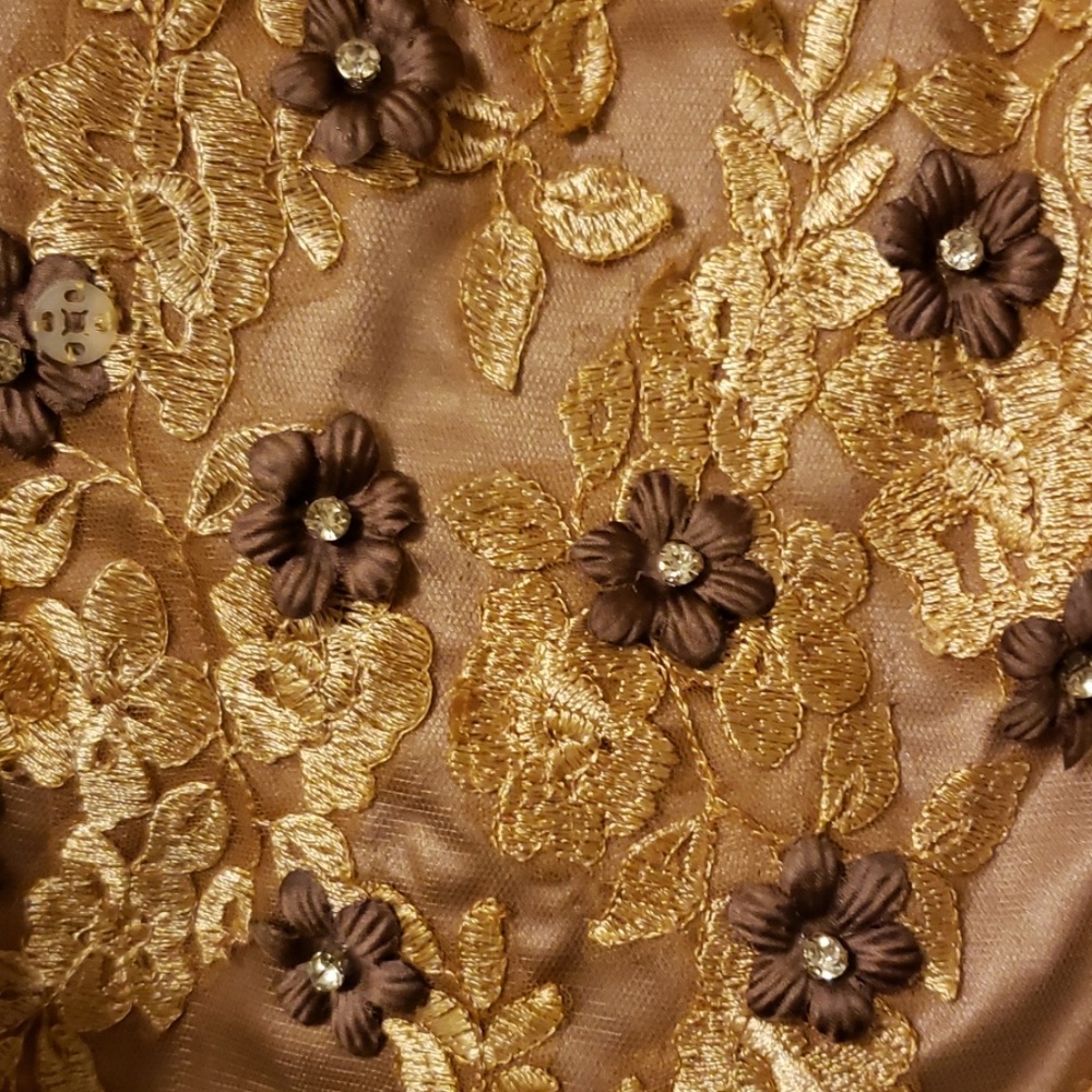 Gown - Picture 5 of 6